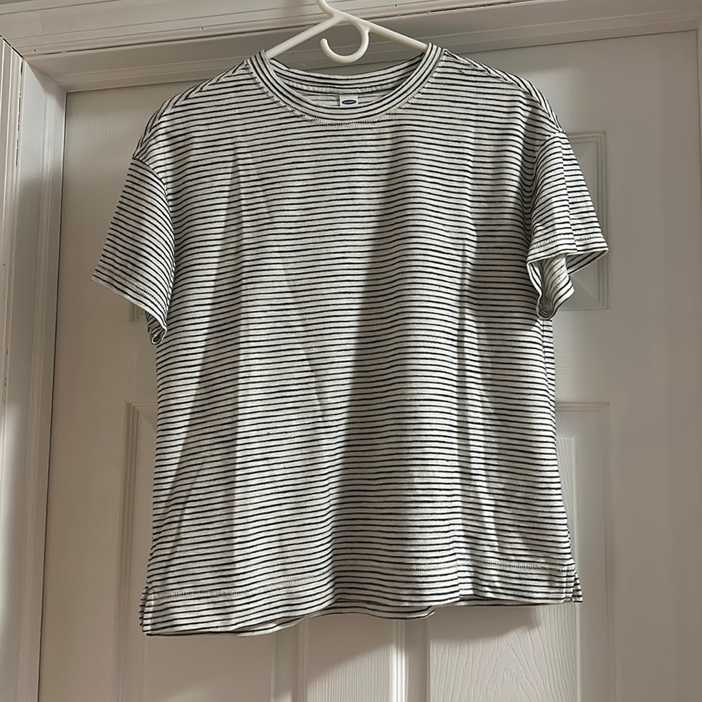 Black & white striped T-shirt. Size M